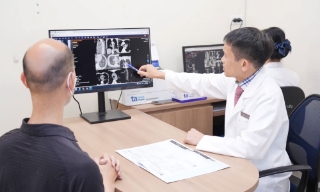 8 bệnh nhân ung thư đầu tiên thử nghiệm thuốc miễn dịch đường uống